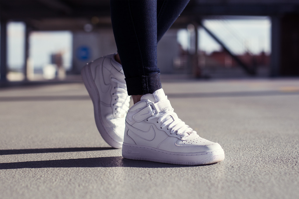 Annika_herpistolgo_College_Garage_Sneaker_Nike_AF1_2048_90